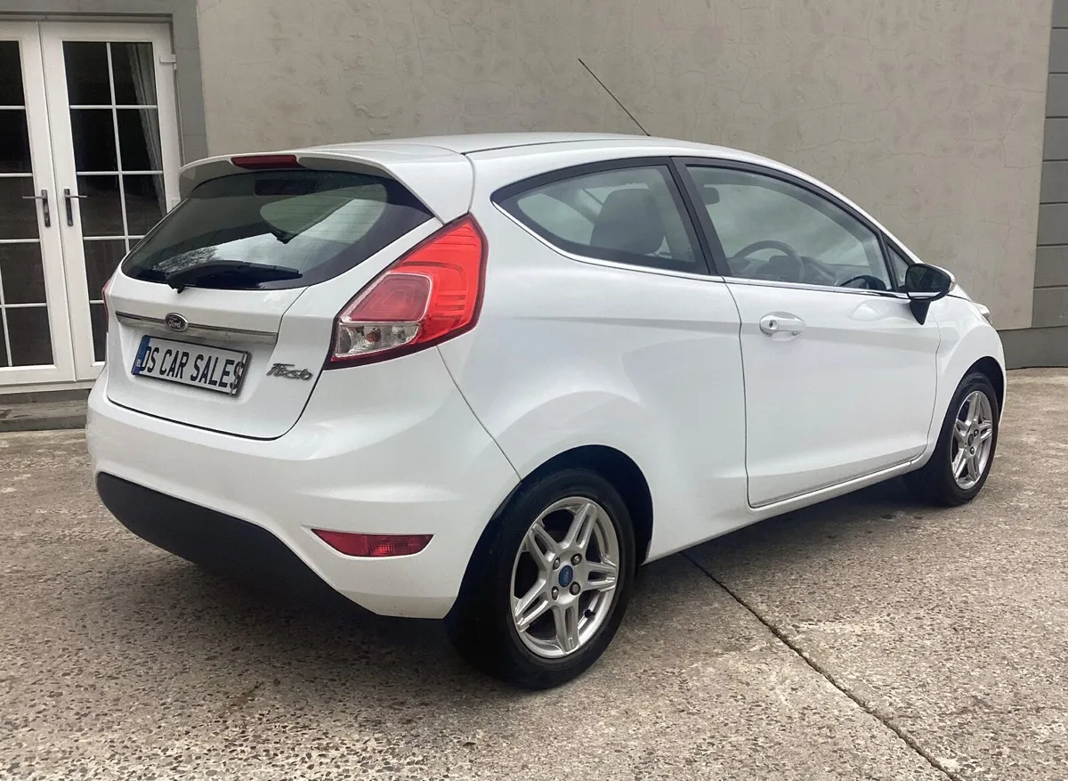 2013 Ford Fiesta 1.2 Zetec 68,000 miles - Image 4