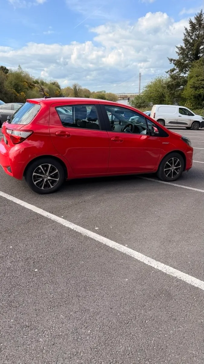 192 Toyota Yaris 1.5 Hybrid, LOW MILES, - Image 4