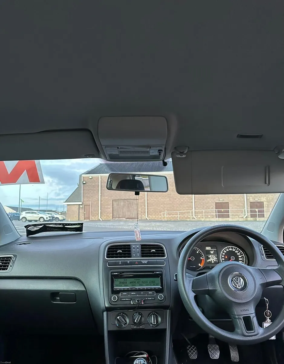 Volkswagen Polo 2011 - Image 2