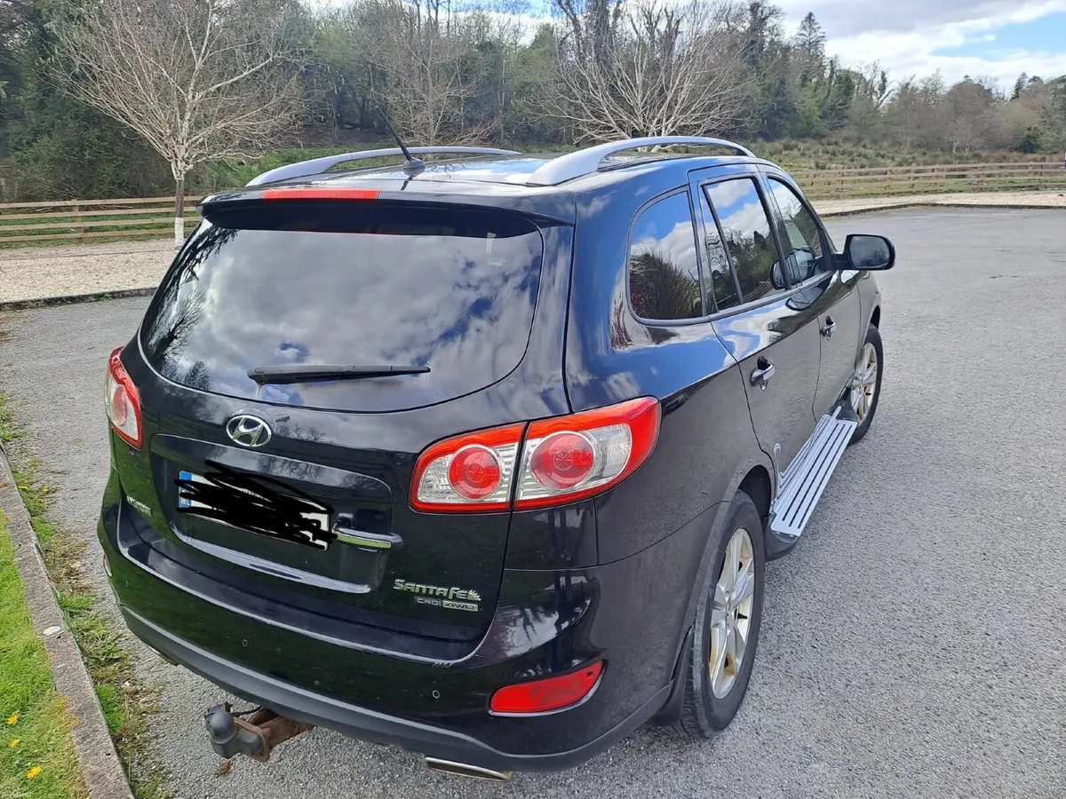 Hyundai Santa Fe 2011 - Image 4