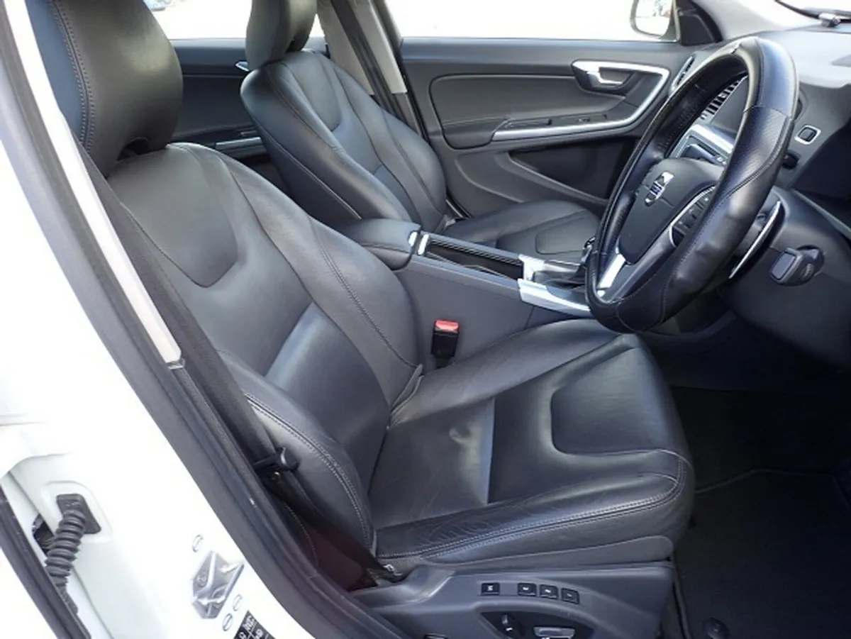 Volvo S60 2.0 D4 SE DYNAMIC PLUS DIESEL AUTOMATIC - Image 3