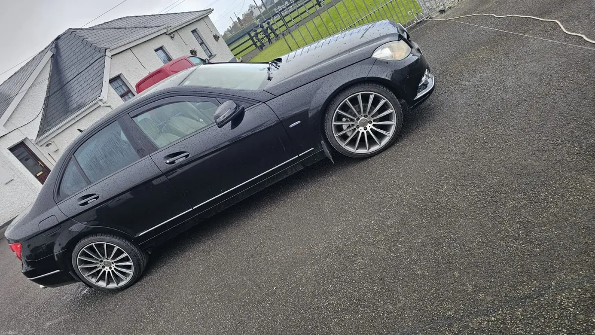 Mercedes-Benz C-Class 2011 - Image 3