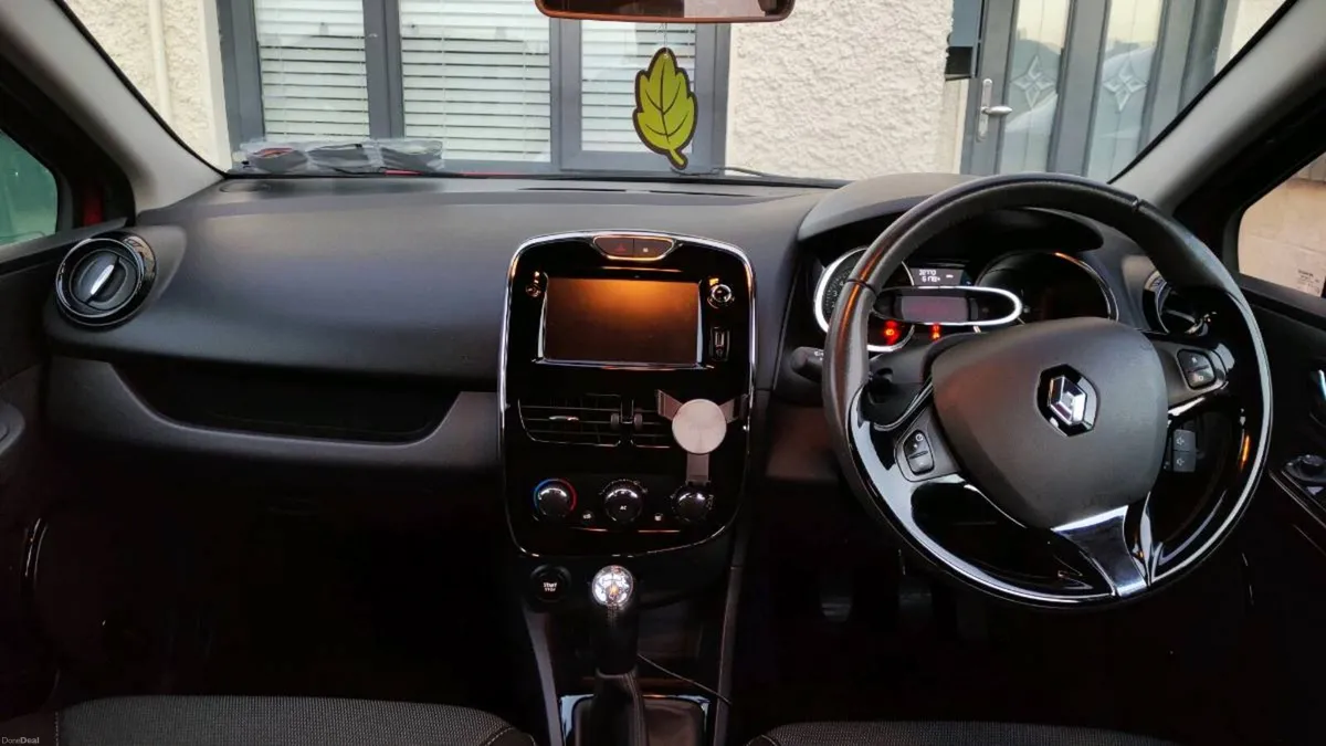 Renault Clio lV 2014 - Very low milage (52,000 km) - Image 3