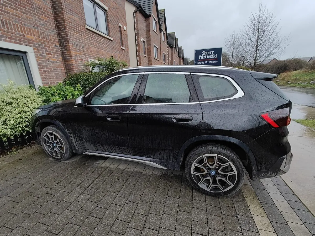 2023 BMW X1 xDrive25e xLine | Plug-in Hybrid - Image 4