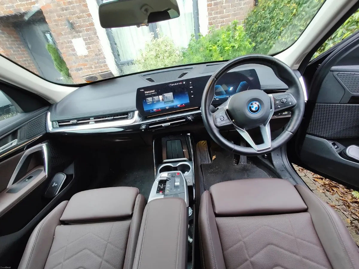 2023 BMW X1 xDrive25e xLine | Plug-in Hybrid - Image 2