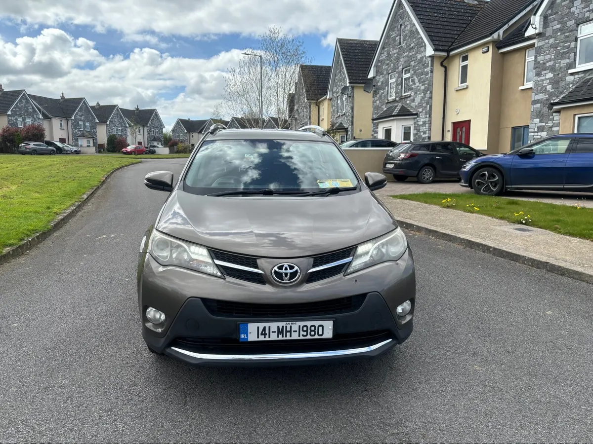 2014 Toyota RAV4 Luna model high spec 2.0 d4d - Image 3