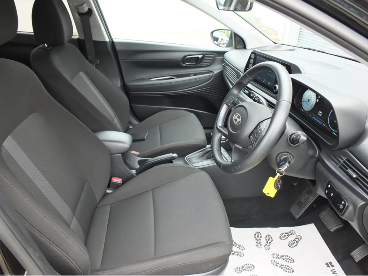 Hyundai i20 Deluxe Automatic - Image 4
