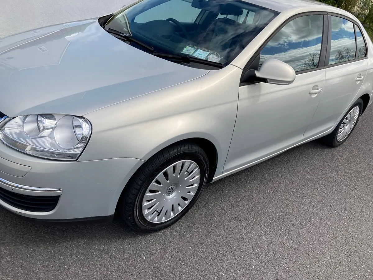 Volkswagen Jetta 2010 - Image 3