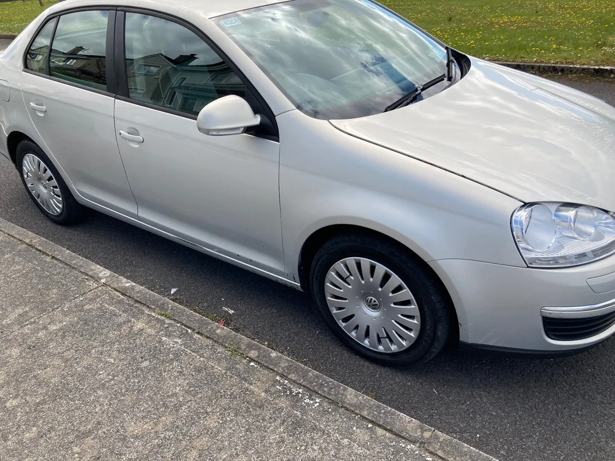 Volkswagen Jetta 2010 - Image 4