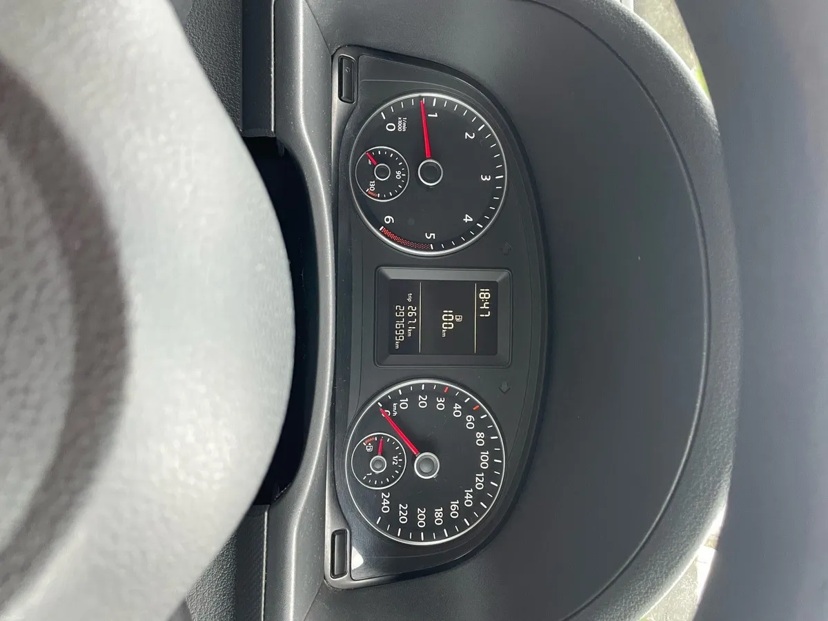 Car - Image 3