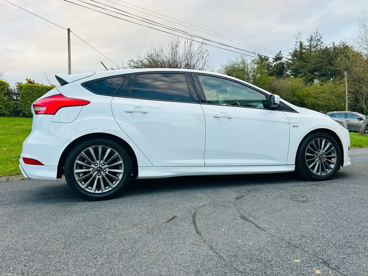 Ford Focus ST-LINE 120 BHP 2018 - Image 3