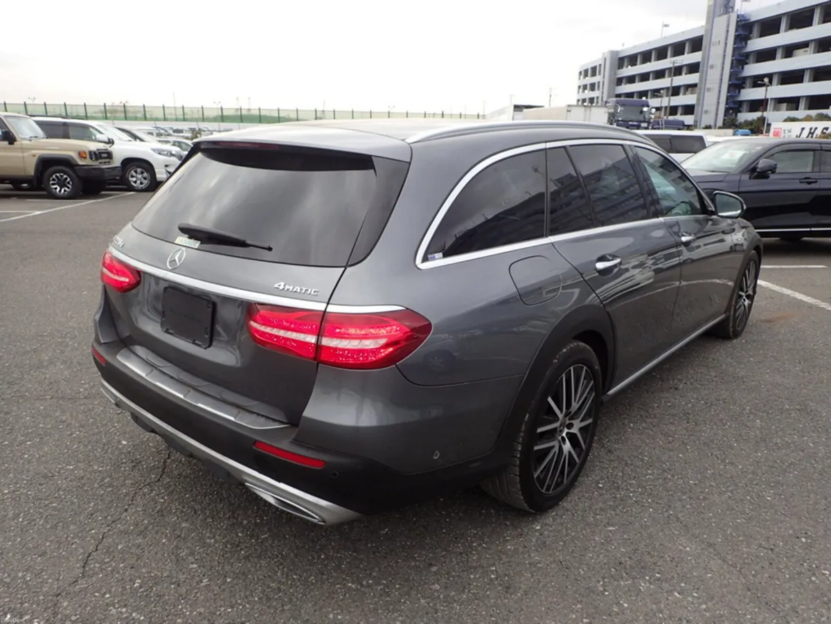 Mercedes-Benz E-Class E220D 4MATIC ALL-TERRAIN LAU - Image 3