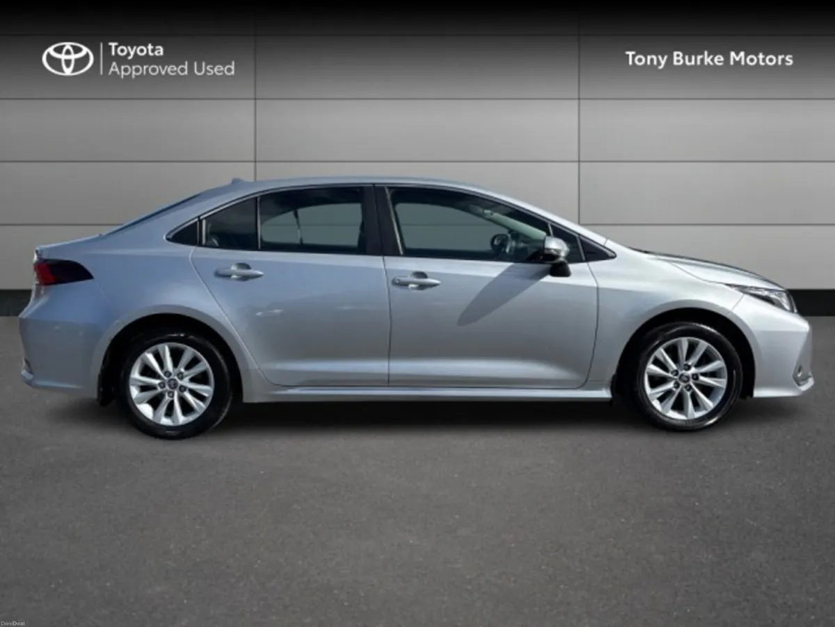 Toyota Corolla Saloon - Luna Edition - 1.8 Hybrid - Image 3