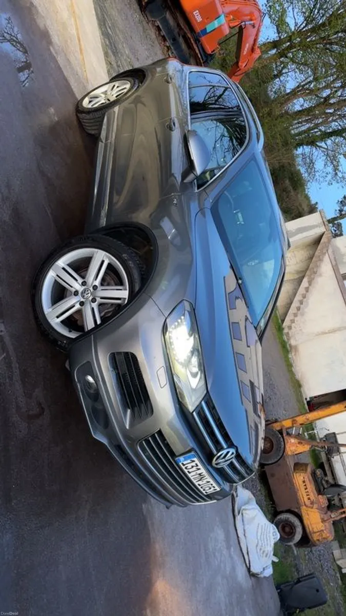 2013 Volkswagen Touareg Crewcab - Image 2