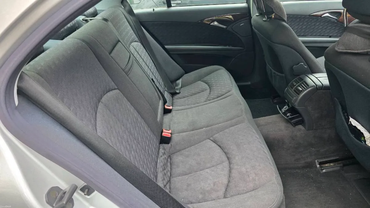 Mercedes e220 2024 - Image 2