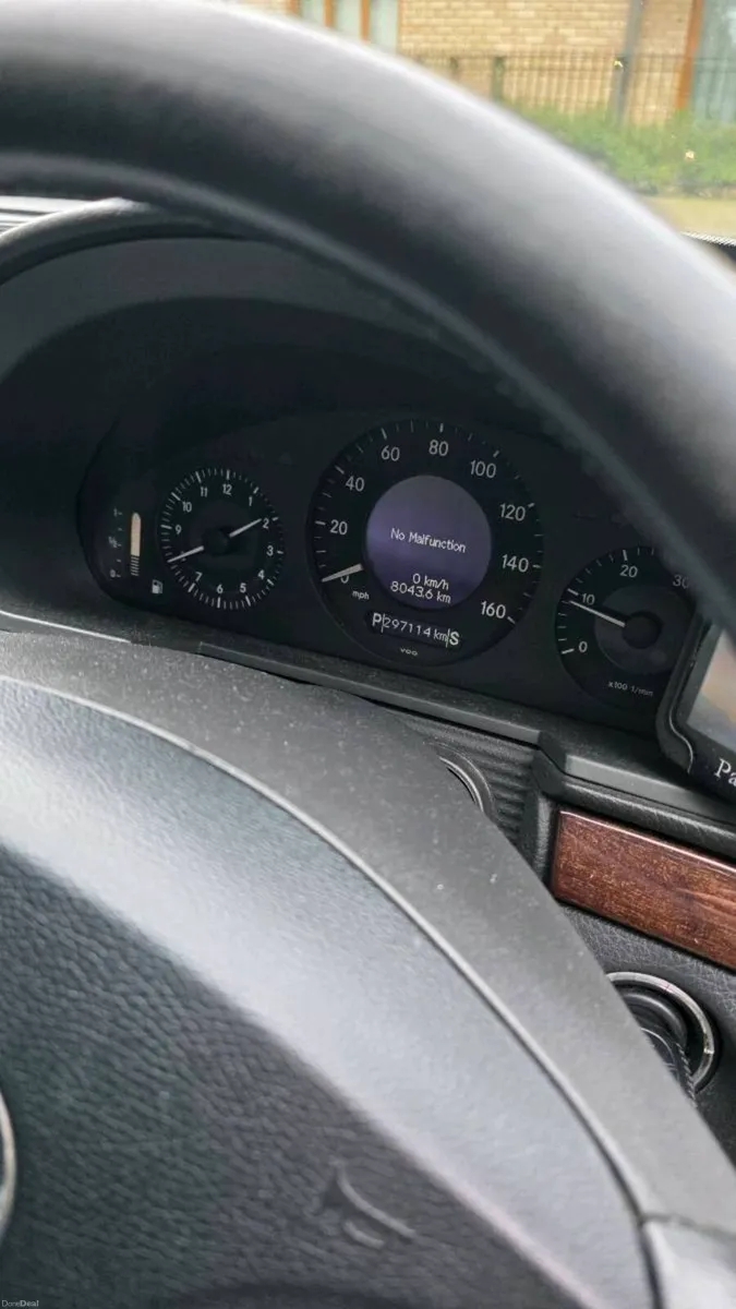 Mercedes e220 2024 - Image 4