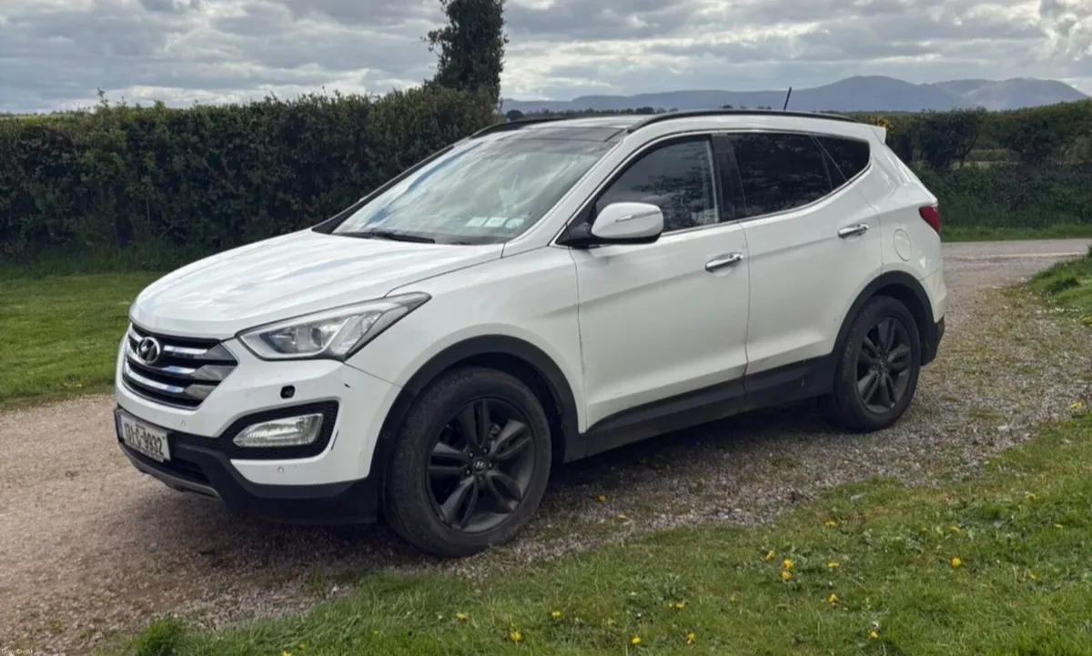 Hyundai Santa Fe 2013 7 Seater - Image 2
