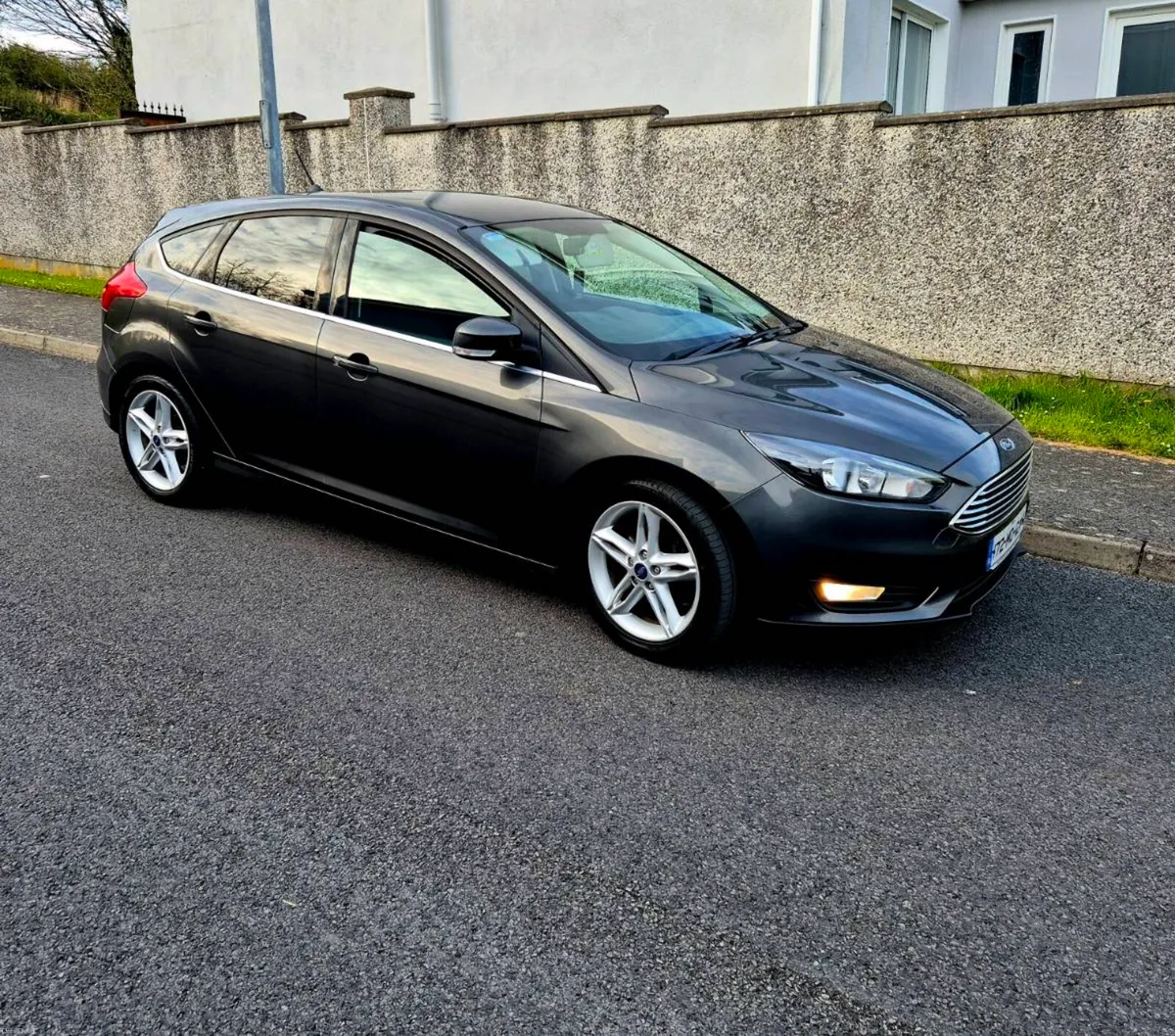 2017 FORD FOCUS (LOW MILEAGE) - Image 2