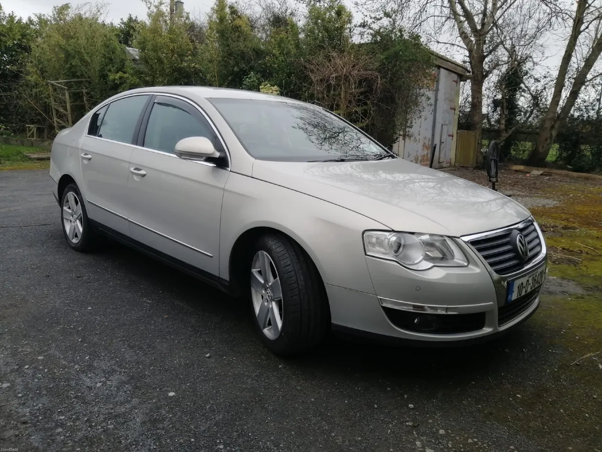 Volkswagen Passat 2010 - Image 1