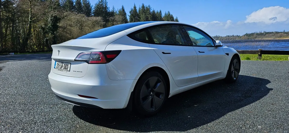 Tesla Model 3 2021 - Image 3