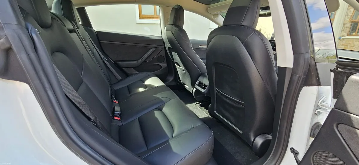 Tesla Model 3 2021 - Image 4