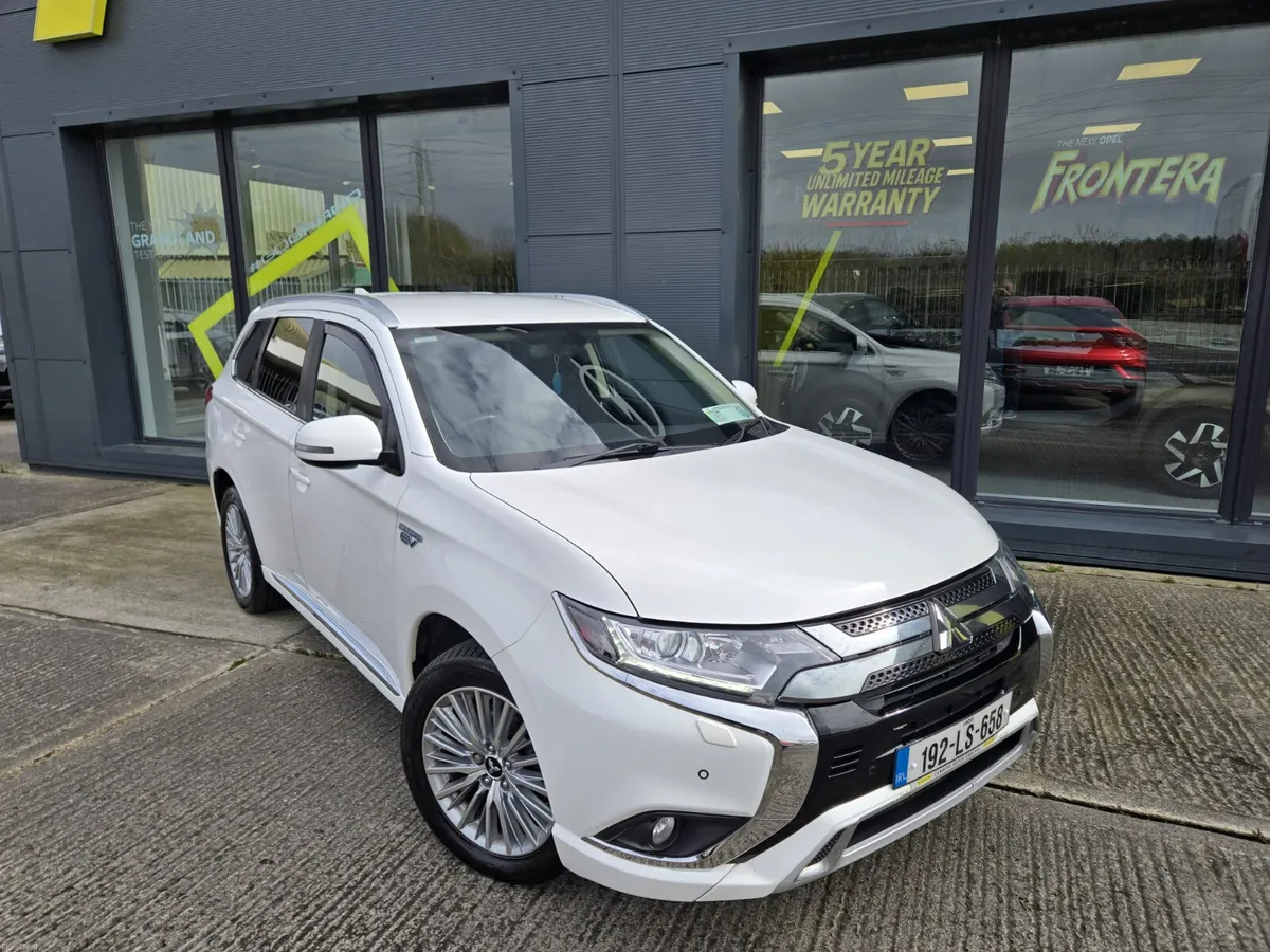 Mitsubishi Outlander 2.4L Plug-in EV Intense - Image 4