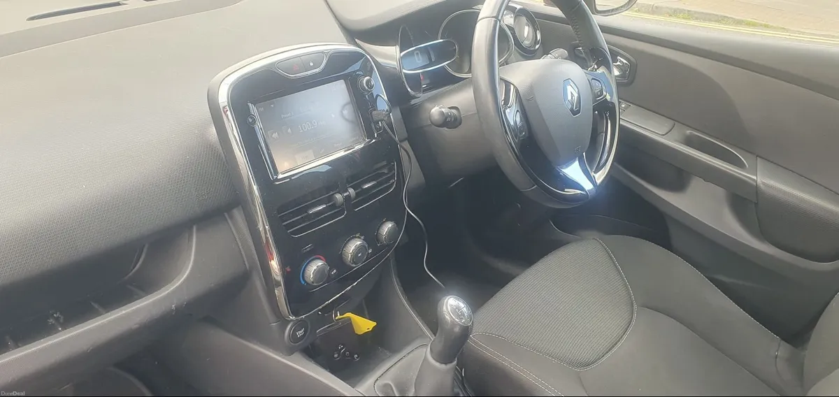 Renault Clio 2015 5 door hatch Nct 6/27 - Image 4