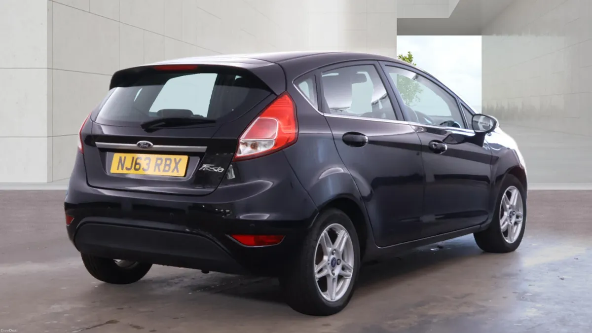 Ford Fiesta ZETEC- FINANCE AVAILABLE - Image 4