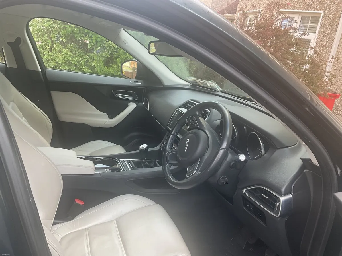 Jaguar F-Pace 2016 - Image 6