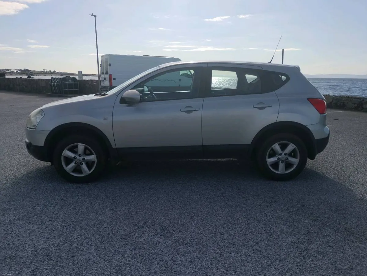 Automatic Nissan Qashqai LOW MILEAGE - Image 4