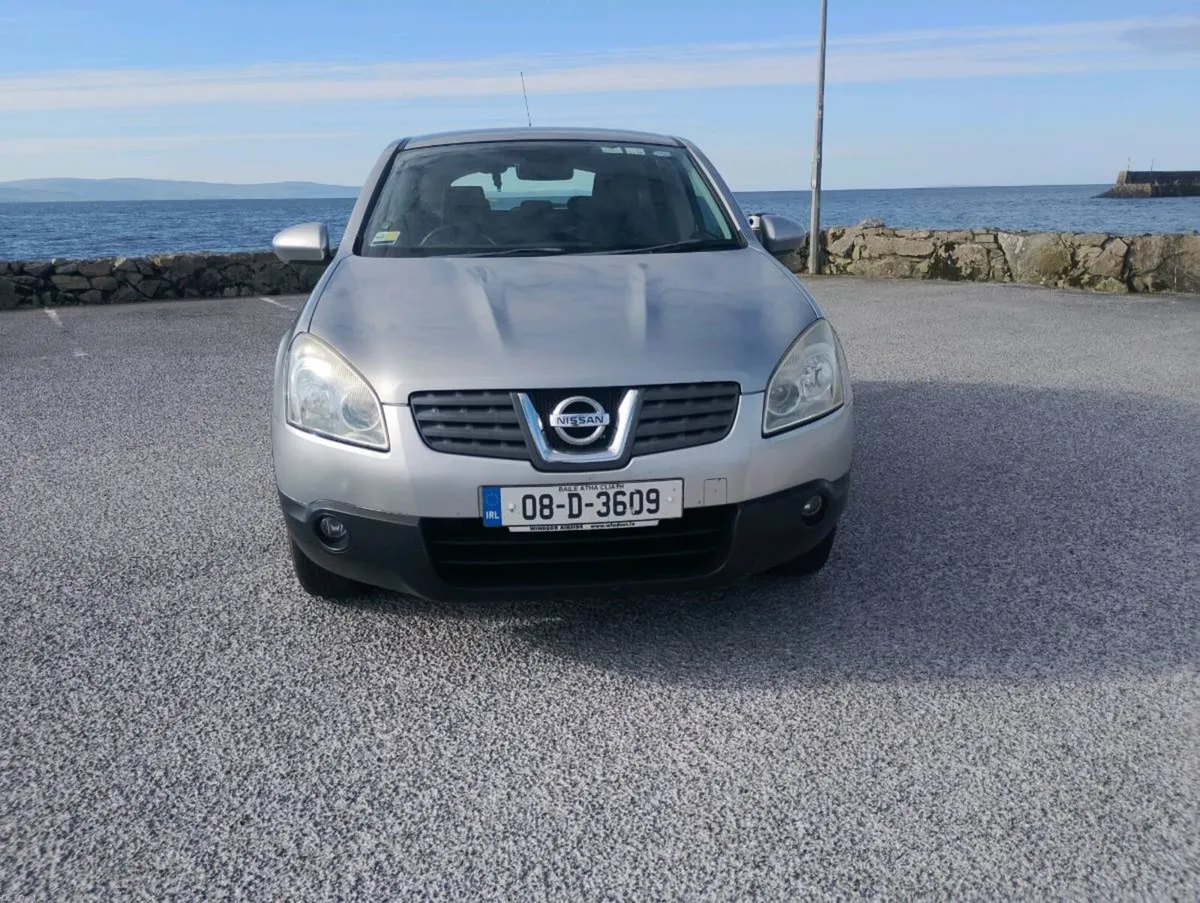 Automatic Nissan Qashqai LOW MILEAGE - Image 2