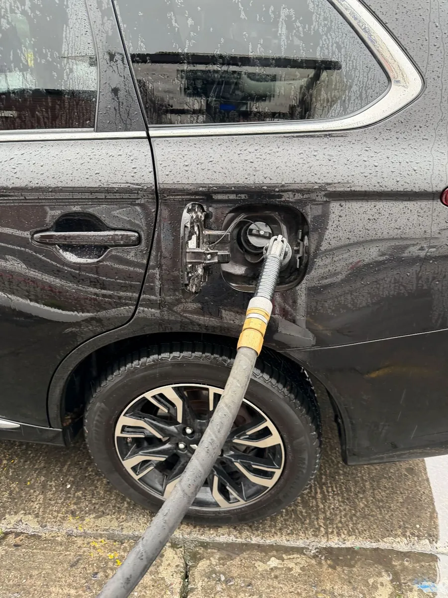 2015 Mitsubishi Outlander PHEV Gx4h LPG Converted - Image 4