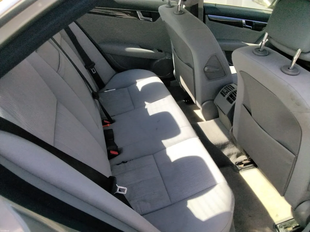 Mercedes-Benz C-Class 2008 - Image 2