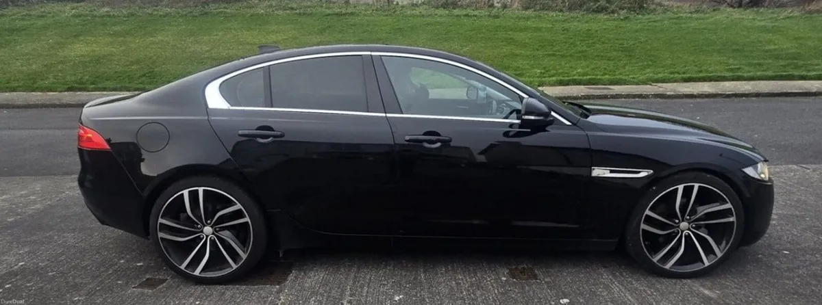 Jaguar XE 2017 - Image 4