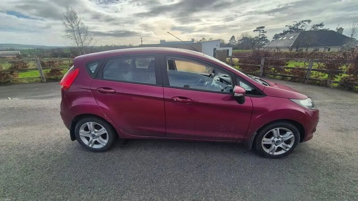 2010 Ford Fiesta - Image 3