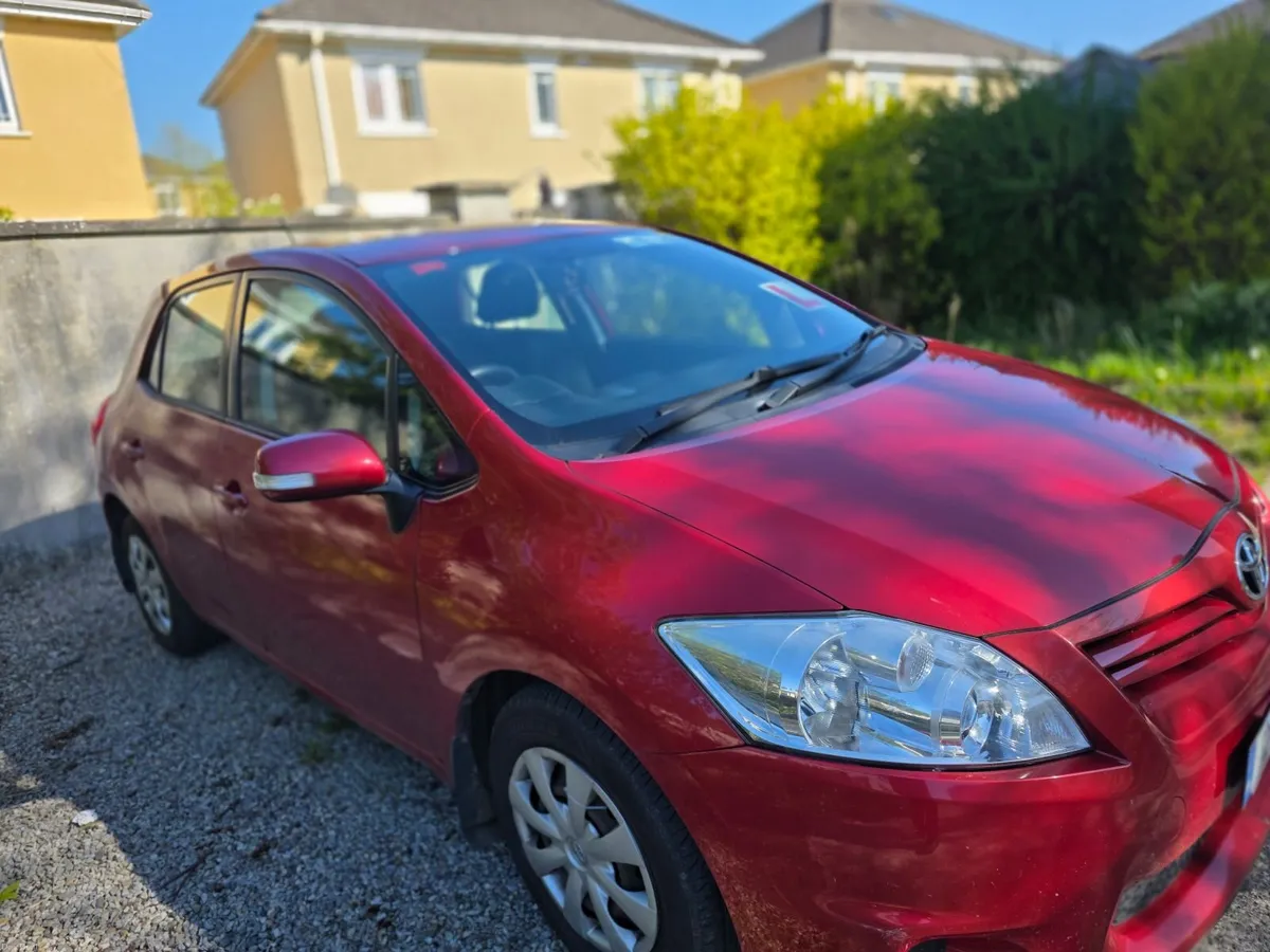 Toyota Auris 2012 - Image 2