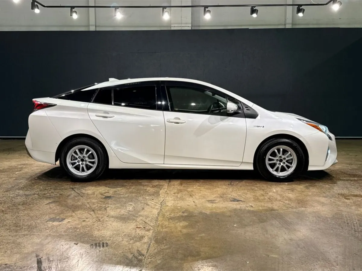 Toyota Prius HYBRID 1.8 AUTOMATIC - REVERSE CAMERA - Image 3