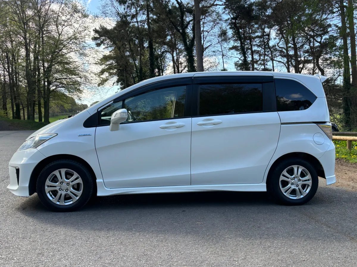 2013 Honda Freed 1.5 hybrid automatic - Image 4