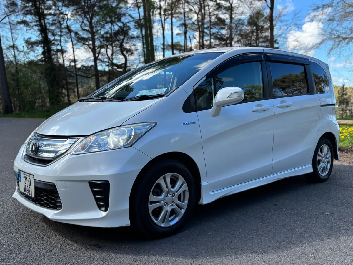 2013 Honda Freed 1.5 hybrid automatic - Image 3
