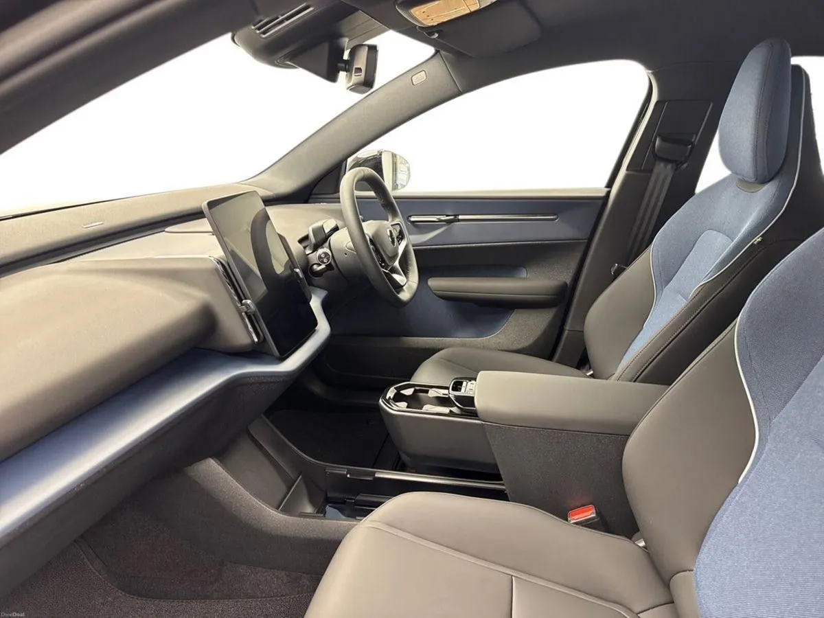Volvo EX30 PLUS LONG RANGE *0% APR* €90 PER WEEK O - Image 3