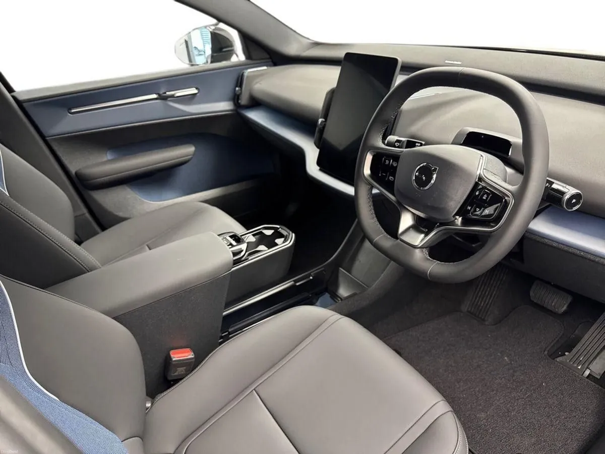 Volvo EX30 PLUS LONG RANGE *0% APR* €90 PER WEEK O - Image 6