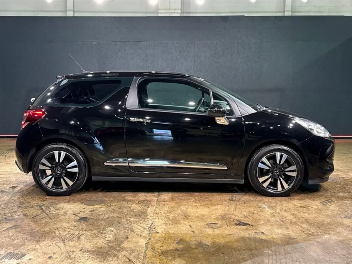 Citroen DS 3 MANUAL 1.2 - DIAMOND CUT ALLOY WHEELS - Image 3