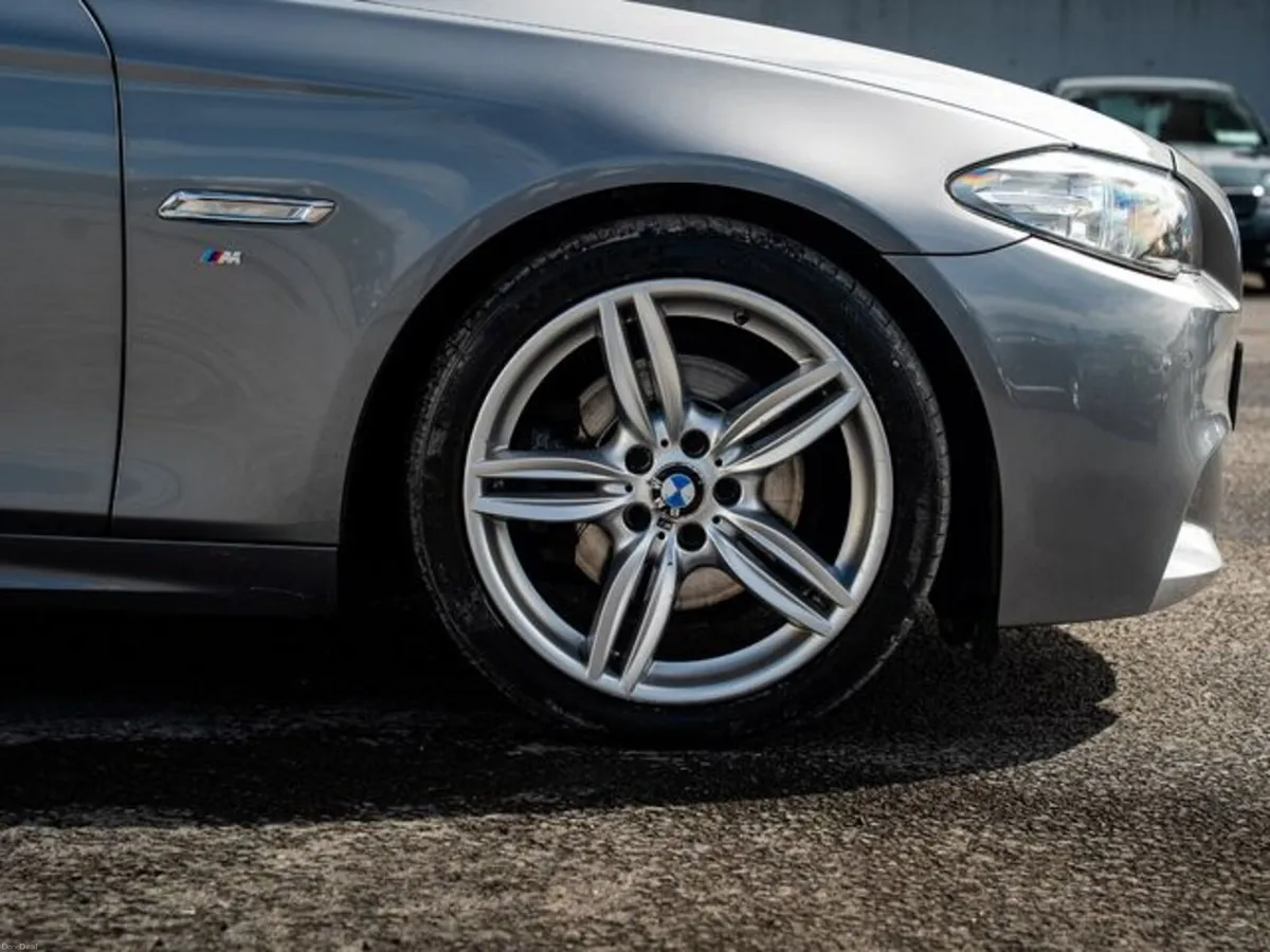 BMW 5-Series 520D M sport *SUNROOF* - Image 3