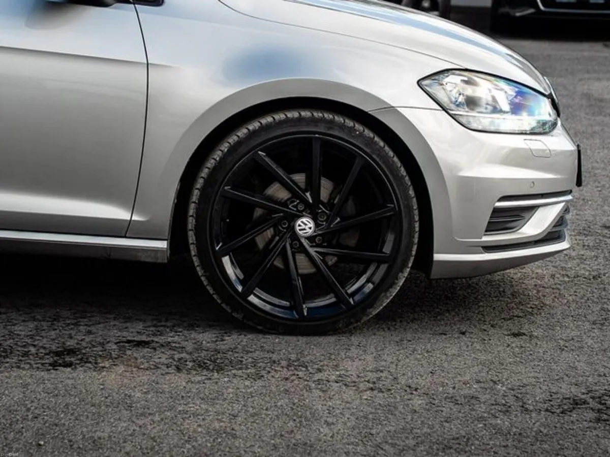 Volkswagen Golf SE NAVIGATION TDI DSG - Image 3