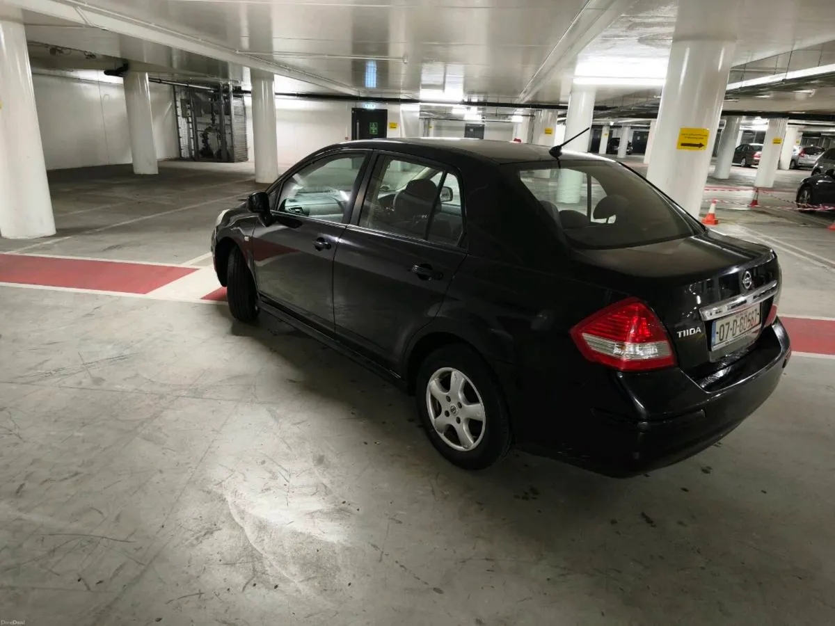 Nissan tida very low km - Image 3