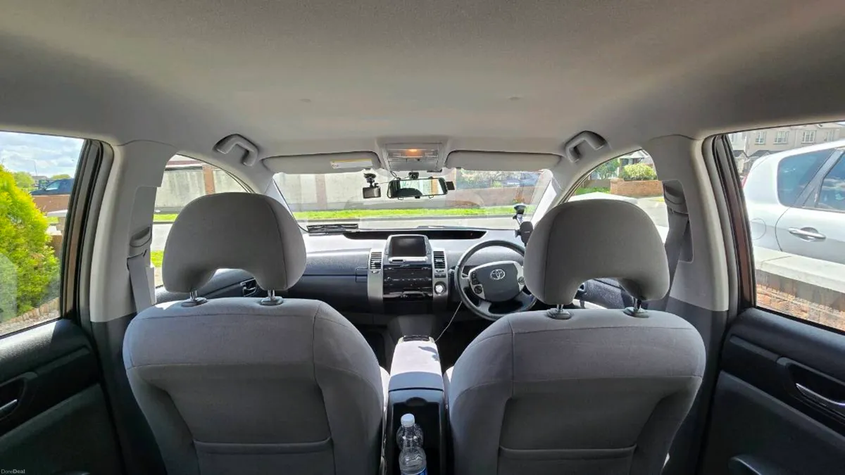 Toyota Prius - Image 4