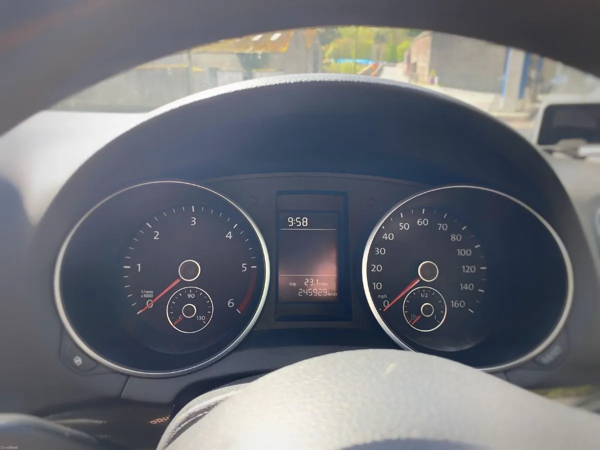Volkswagen Golf 2010 - Image 4
