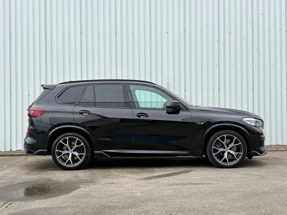 2022 BMW X5 45e M Sport Plus M Performance X-Drive - Image 3