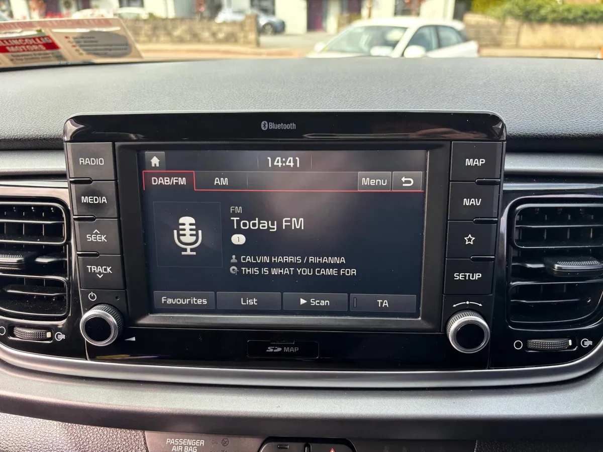 Kia Rio 2017  PETROL  PLATINUM  SPEC - Image 3