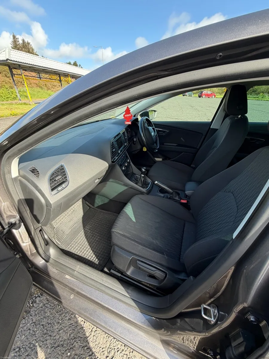 Seat Leon 1.6 SE Diesel - Image 4